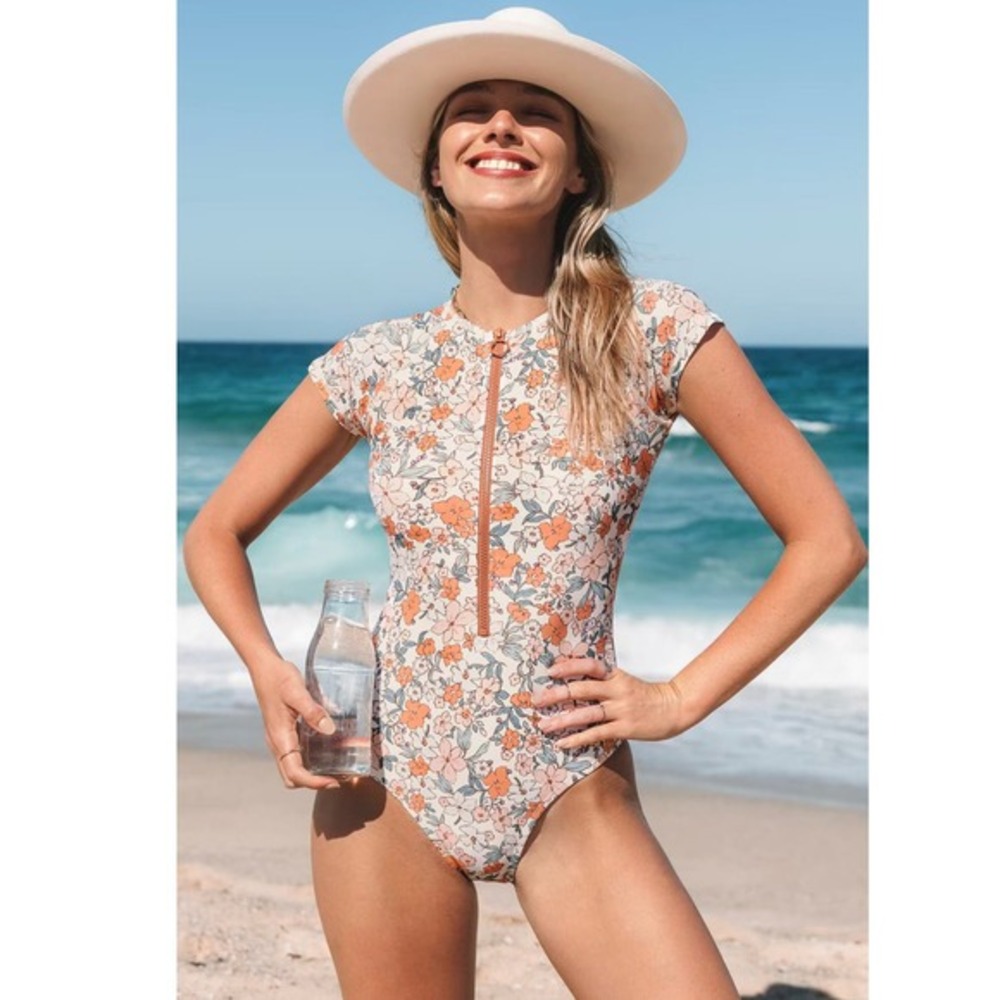 NEW CUPSHE Floral One Piece Swimsuit Women Zipper Short Sleeve Medium